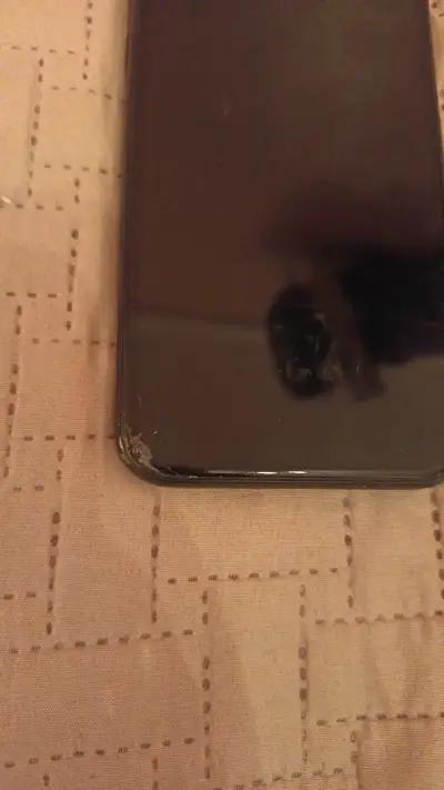 iPhone XR negro en buen estado - miniatura 3