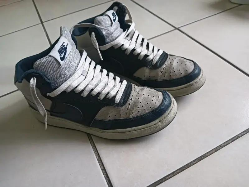 Zapatillas Nike blancas y azul - 1