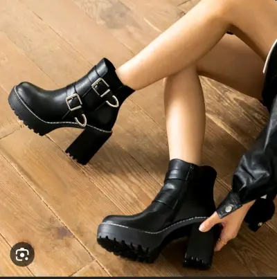 Botines negros de cuero con hebillas y plataforma - miniatura 3