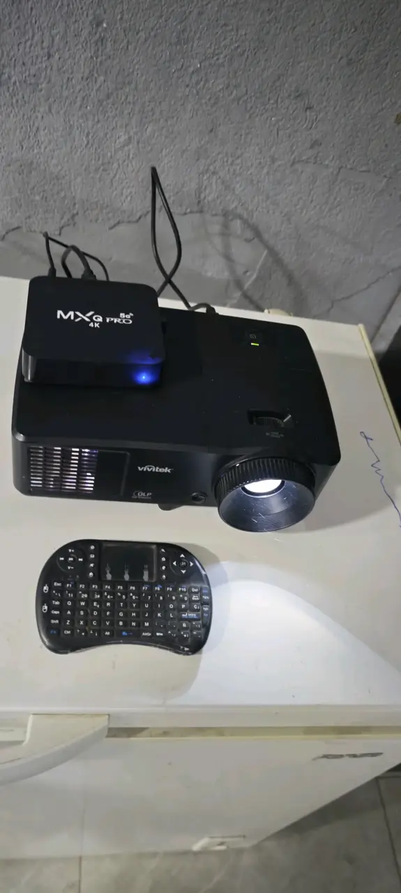Proyector Vivitek DLP con Android TV Box - 5