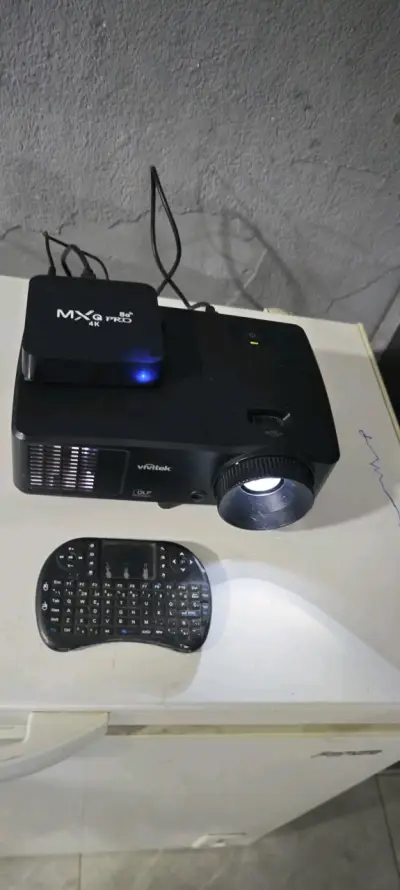 Proyector Vivitek DLP con Android TV Box - miniatura 5