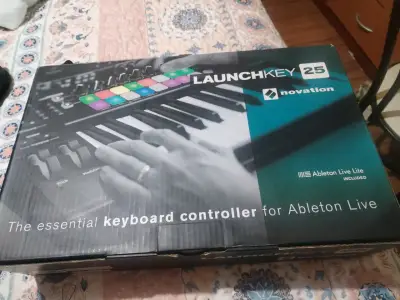 Controlador MIDI Novation Launchkey 25 para Ableton Live - miniatura 1