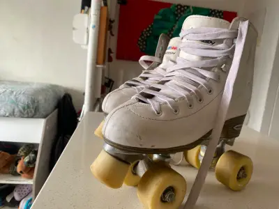 Patines de Cuatro Ruedas Blancos Roller Var - miniatura 1