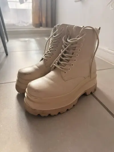 Botas beige con plataforma para mujer - miniatura 1