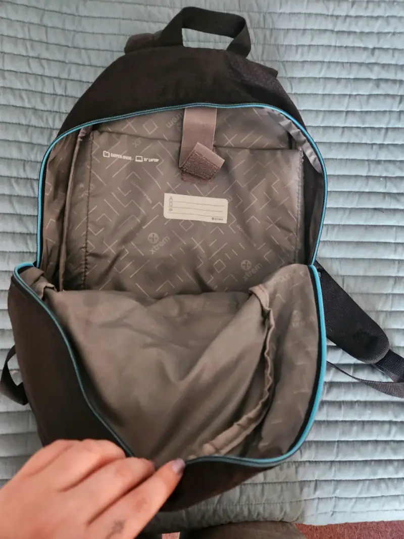 Mochila Xtrem negra con diseño geométrico - 2