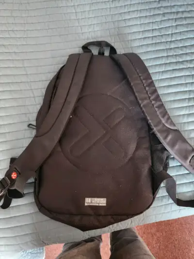 Mochila Xtrem negra con diseño geométrico - miniatura 3