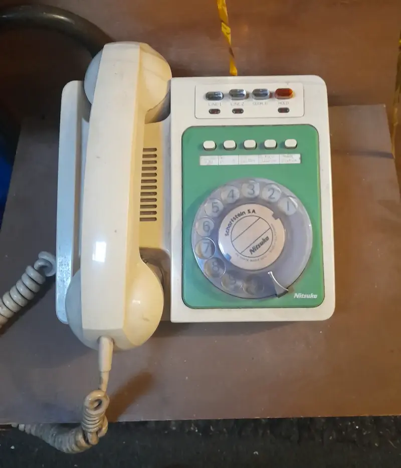 Teléfono fijo vintage con disco giratorio - 3