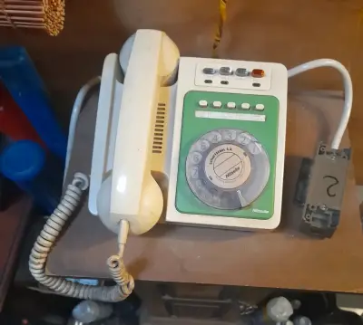 Teléfono fijo vintage con disco giratorio - miniatura 4