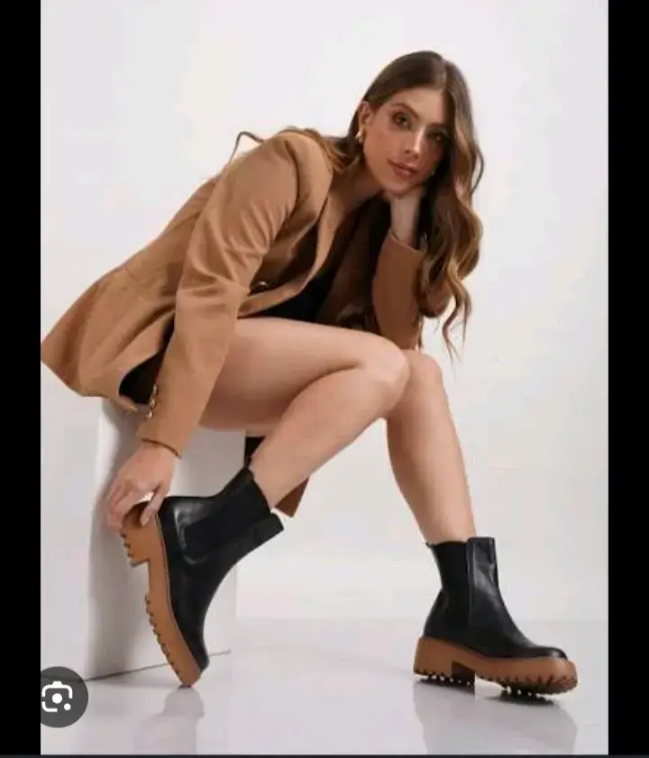 Botines Chelsea de cuero negro con suela gruesa - 2