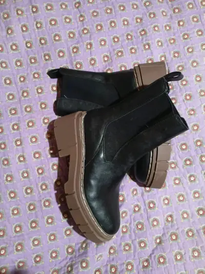 Botines Chelsea de cuero negro con suela gruesa - miniatura 3