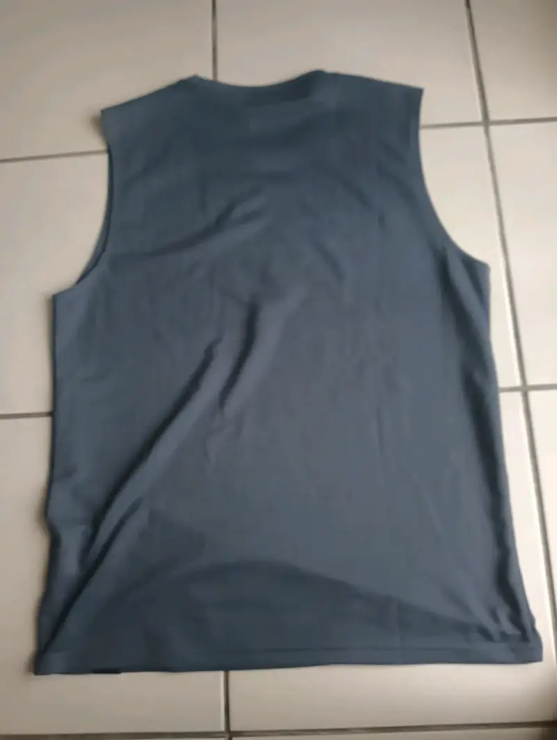 Polera sin mangas - 2