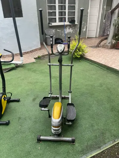 Bicicleta estática y elíptica para ejercicio en casa - miniatura 5