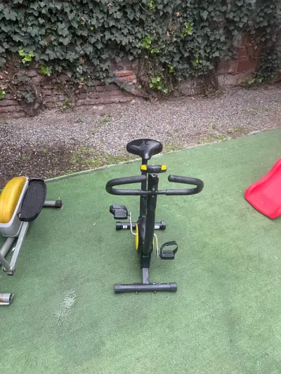 Bicicleta estática y elíptica para ejercicio en casa - miniatura 6