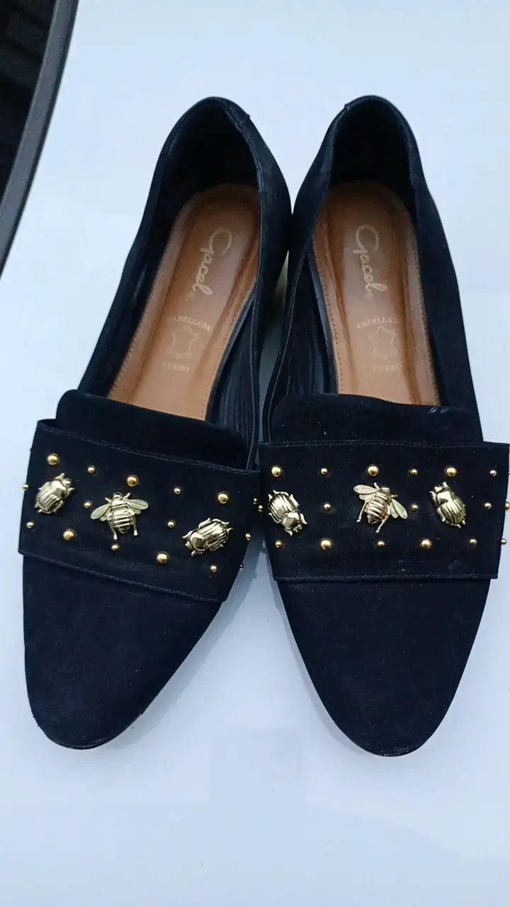 Zapatos planos negros con detalles dorados Gacel - 1