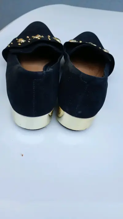 Zapatos planos negros con detalles dorados Gacel - miniatura 2