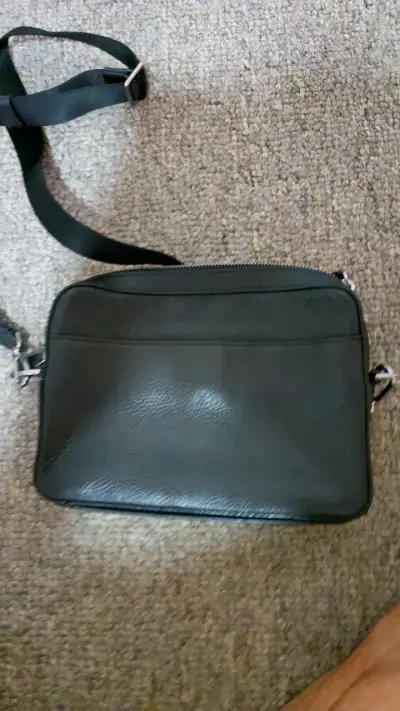 Bolso cruzado negro Michael Kors en buen estado - miniatura 2