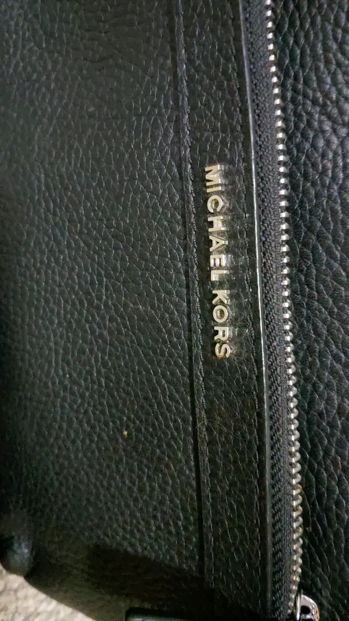 Bolso cruzado negro Michael Kors en buen estado - 3