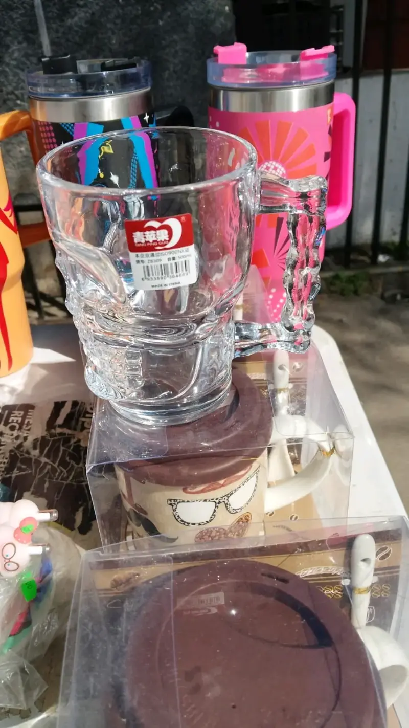 Vaso de Vidrio en Forma de Calavera - 2