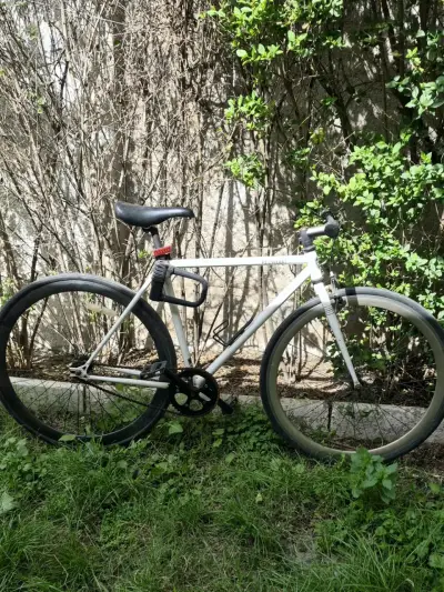 Bicicleta fixie blanca P3 Cycles - miniatura 1