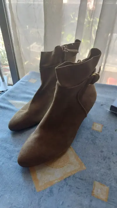 Zapatos de tacón bajo café claro - miniatura 1
