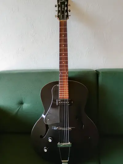 Guitarra eléctrica Godin 5th Avenue negra Zurdo - miniatura 1
