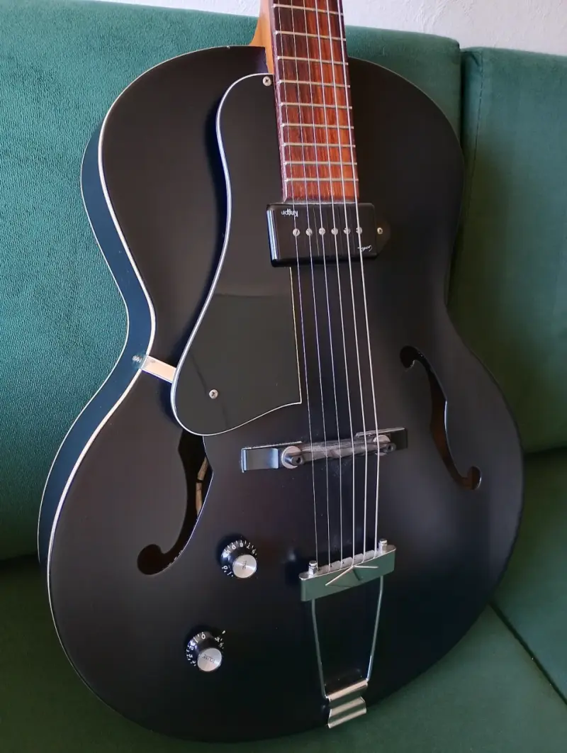 Guitarra eléctrica Godin 5th Avenue negra Zurdo - 2