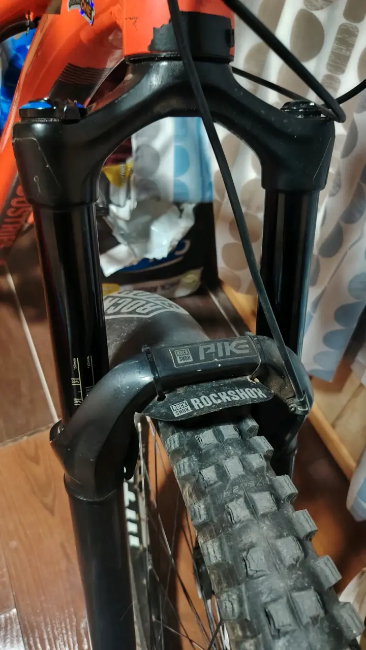Suspensión delantera RockShox Pike para bicicleta - 1