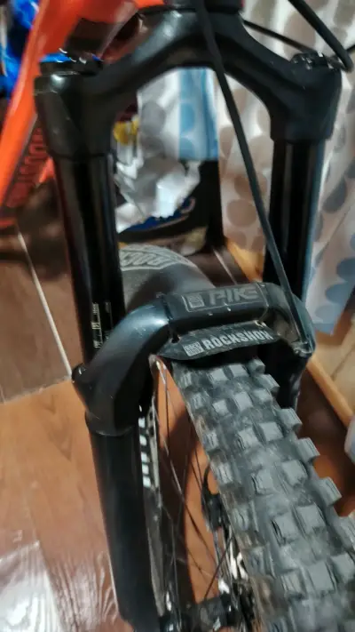 Suspensión delantera RockShox Pike para bicicleta - miniatura 2