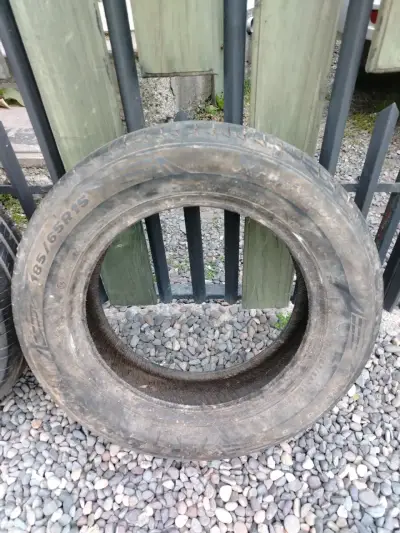 Neumáticos usados 185/65 R15 en buen estado - miniatura 3