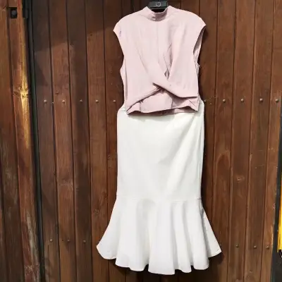 Conjunto de blusa y falda en tonos pastel - miniatura 1