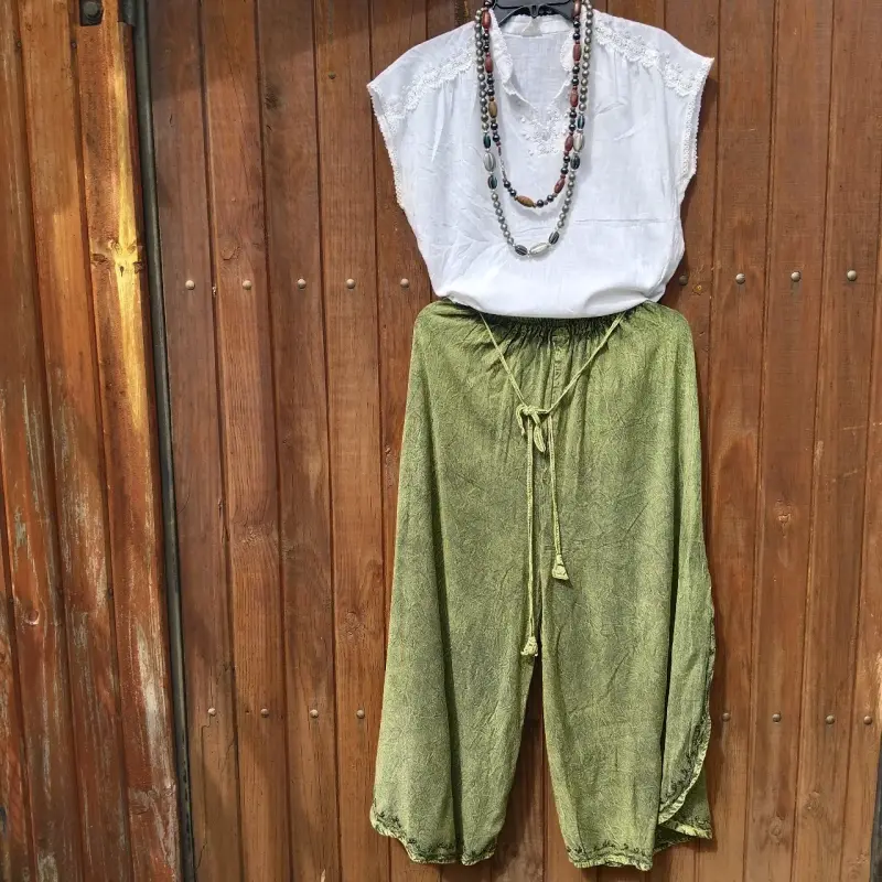 Conjunto de blusa y falda en tonos pastel - 2