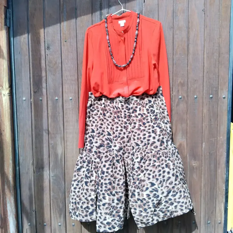 Conjunto de blusa y falda en tonos pastel - 3