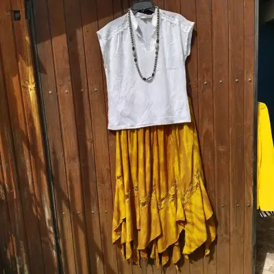 Conjunto de blusa y falda en tonos pastel - miniatura 4