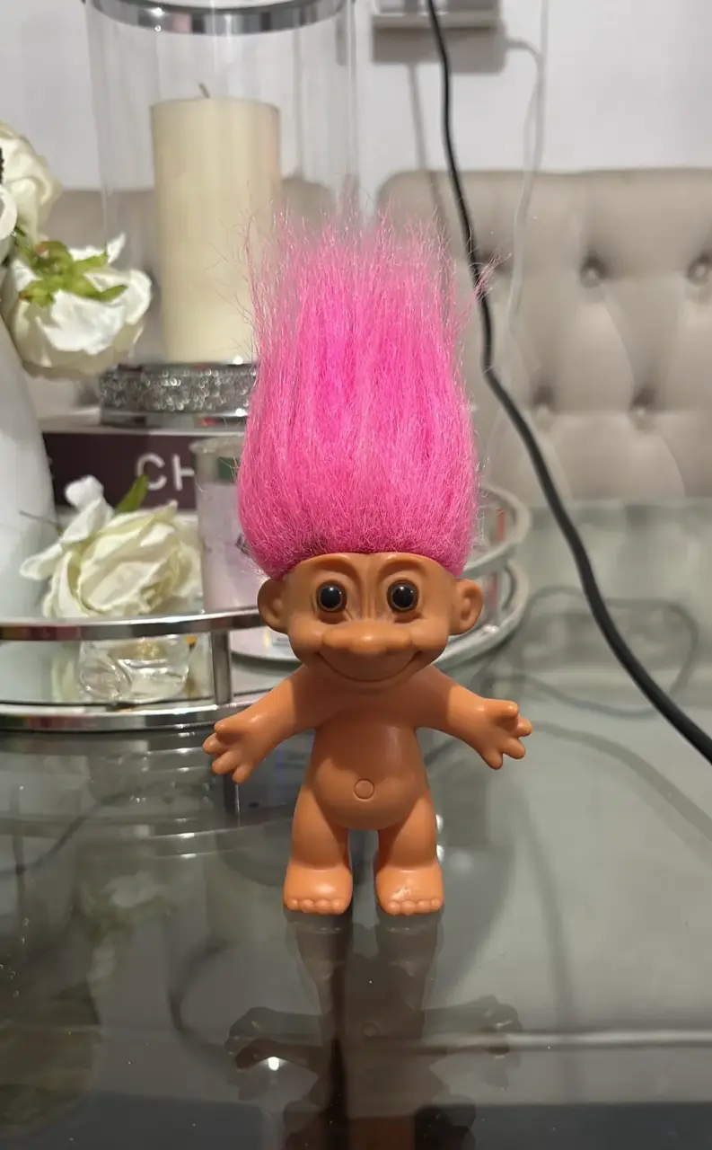 Muñeco Troll clásico con cabello rosa - 1