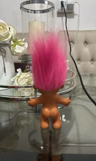 Muñeco Troll clásico con cabello rosa - miniatura 2