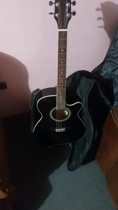 Guitarra electroacustica freeman negra con funda - miniatura 1