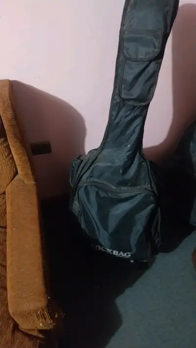 Guitarra electroacustica freeman negra con funda - miniatura 2