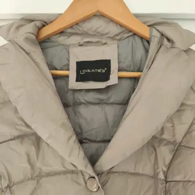 Abrigo acolchado beige Lineatre para mujer - miniatura 1