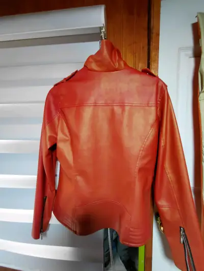 Chaqueta de cuero sintético naranja para mujer - miniatura 2