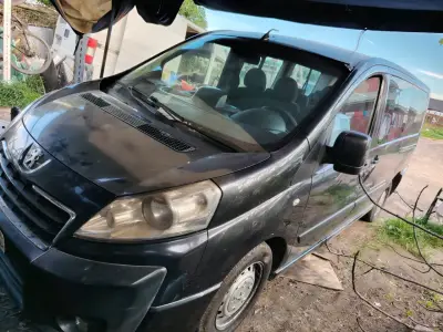 Furgoneta Peugeot Expert 2014 en buen estado - miniatura 2