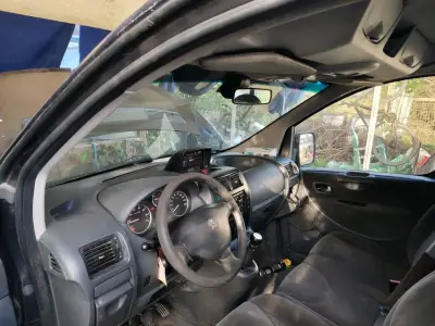Furgoneta Peugeot Expert 2014 en buen estado - miniatura 4