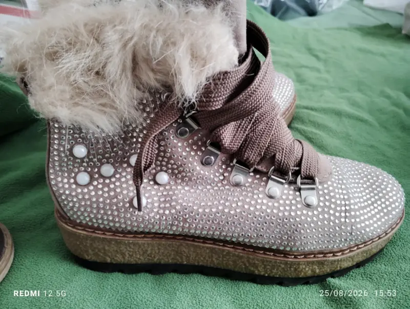 Botines de invierno con peluche y tachas brillantes - 1