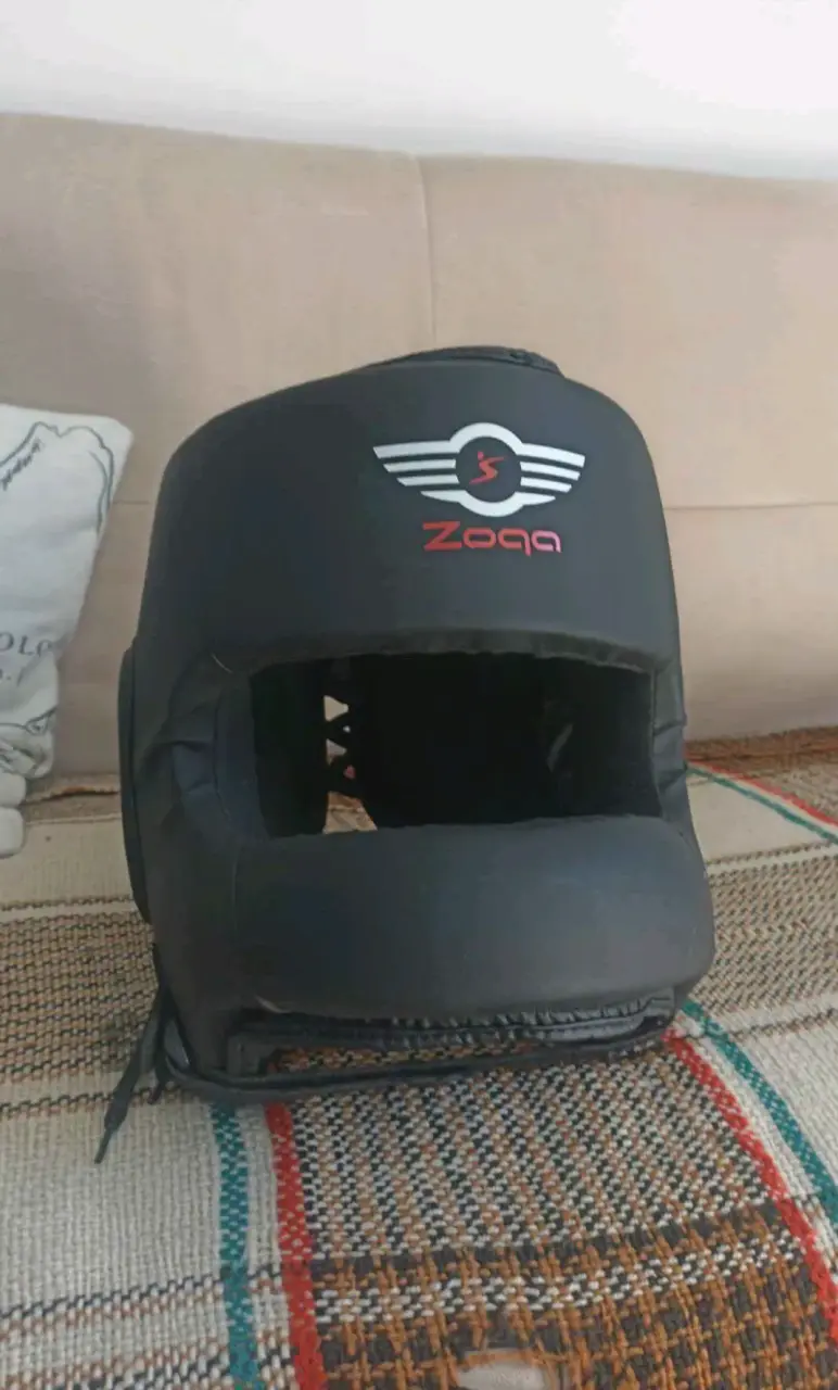 Casco de boxeo Zoqa negro acolchado