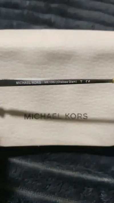 Gafas de sol Michael Kors con funda - miniatura 3