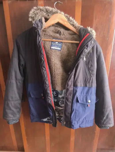 Chaqueta de invierno para niño con capucha de piel - miniatura 1