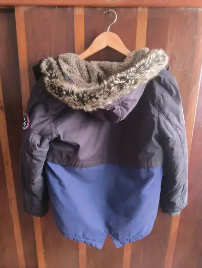 Chaqueta de invierno para niño con capucha de piel - miniatura 2