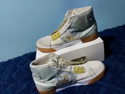 Zapatillas altas de lona con diseño floral - miniatura 1