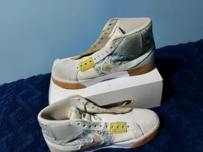 Zapatillas altas de lona con diseño floral - miniatura 2