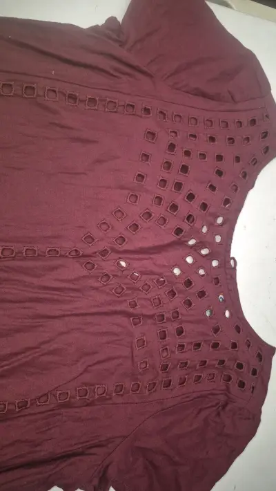 Vestido burdeos con diseño calado Old Navy - miniatura 3