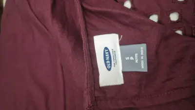 Vestido burdeos con diseño calado Old Navy - miniatura 4